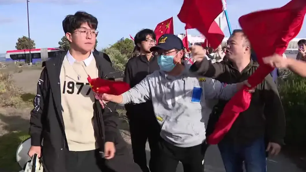 習近平抵舊金山!親中、反共人士都湧入街道 機場爆發衝突