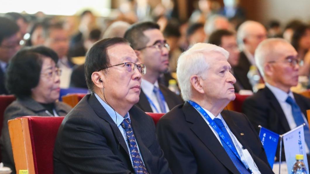 蕭旭岑（中後）11月初出席北京論壇，照片也被放在官媒上。（圖／翻攝北京大學新聞網）