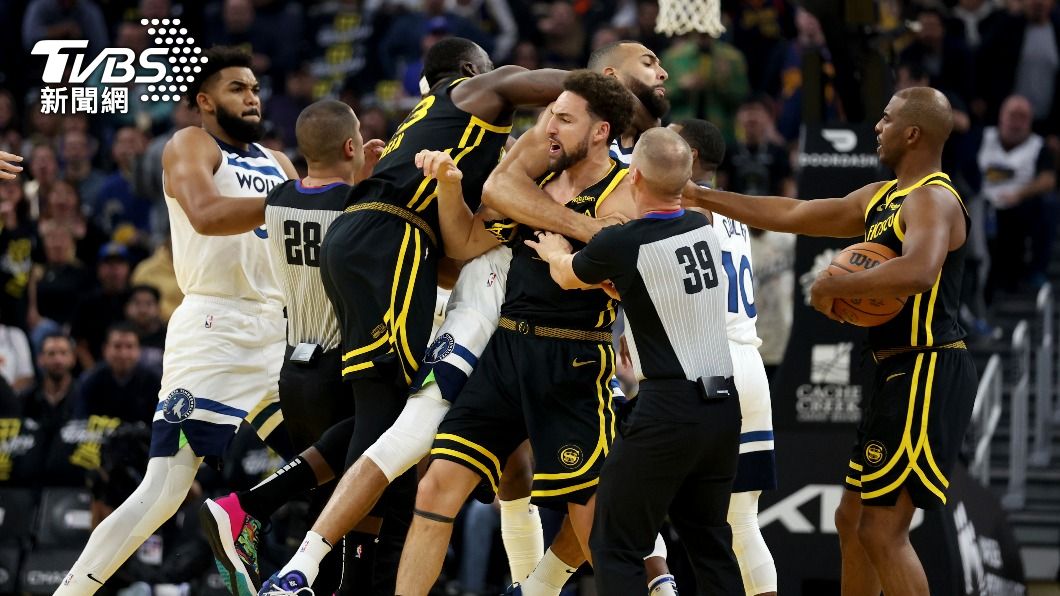 NBA／勇士灰狼開賽2分鐘就幹架　格林鎖喉遭驅逐出場