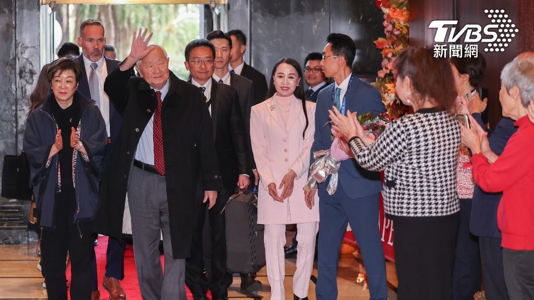 張忠謀抵舊金山出席APEC經濟領袖會議 僑胞熱情迎接