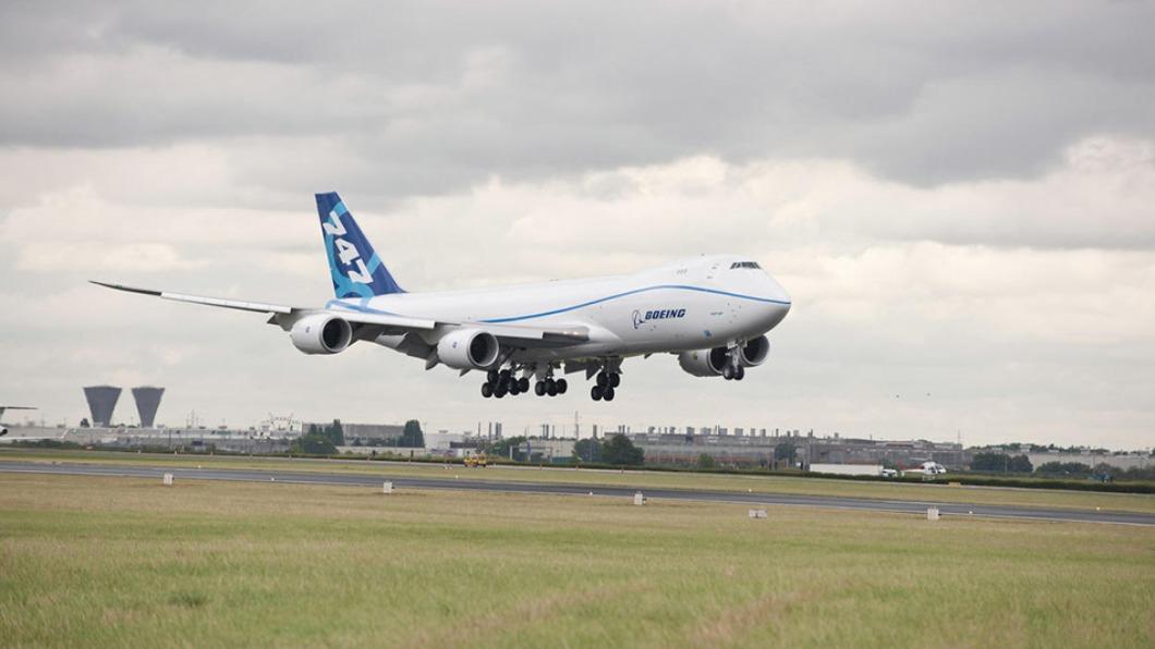 「大型乘客」高空失控亂跑 美747貨機被迫返回機場