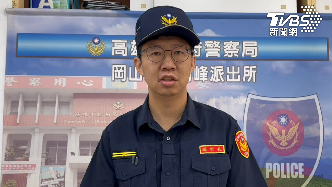 員警聯繫至嫌犯家屬,向嫌犯喊話。(圖/TVBS)