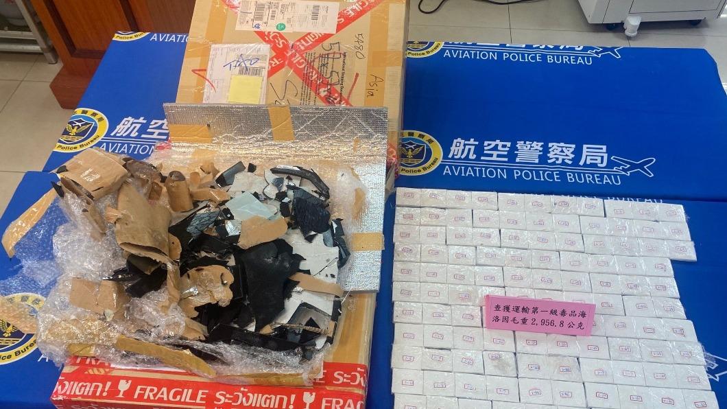 畫框夾藏海洛因快遞闖關 航警逮4人送辦通緝主嫌