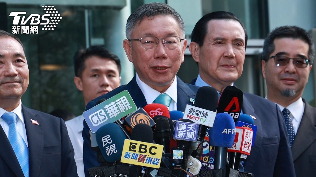 白營支持者崩潰質疑,柯文哲有必要讓這麼多?(圖/黃城碩攝)