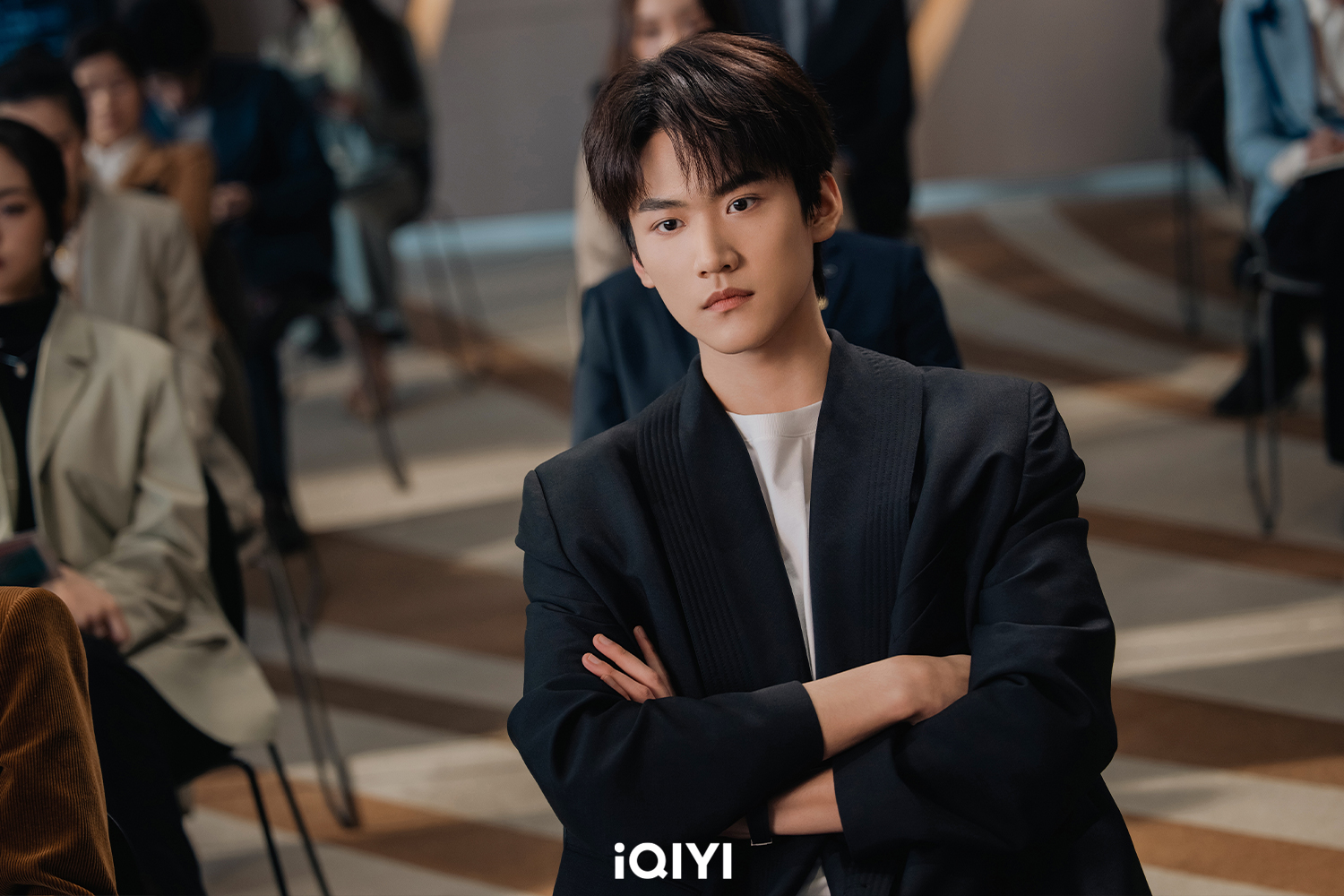 周柯宇飾演的天才少年「易揚」，是喜歡直球追姐的年下男。（圖／iQIYI國際站提供）
