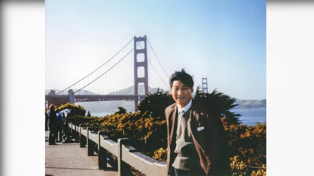 疑似是31歲的習近平照片在網路上流傳已久，華春瑩也貼出這張照片，習近平則證實了這是他本人。（圖／翻攝自華春瑩推特）