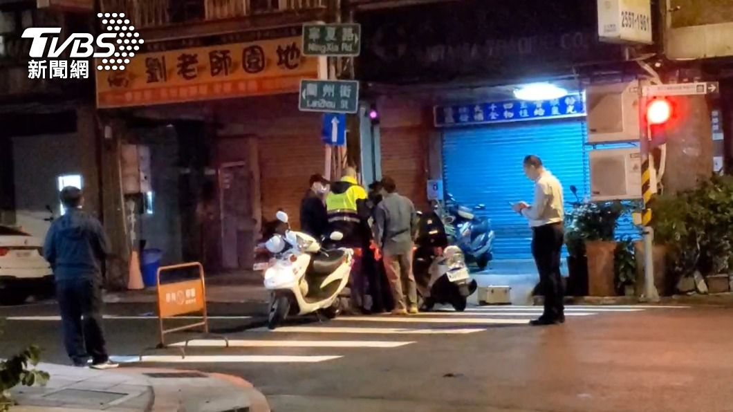 昨開心聊天今反目!男持刀砍死清潔隊同事跟友人 自己也重傷