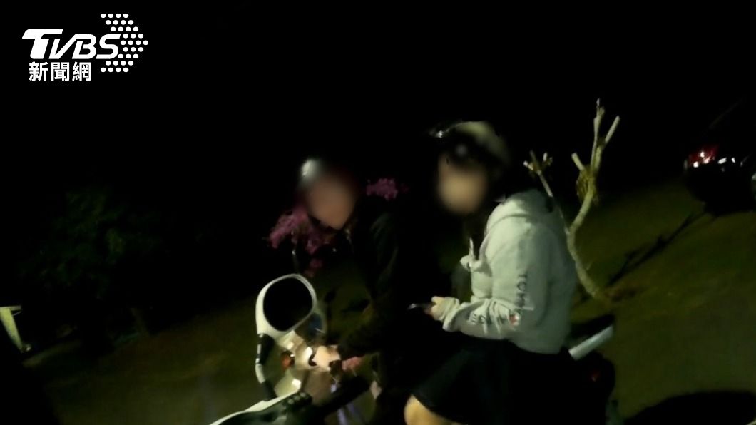 兩人愈繞愈慌嚇得報警求助。（圖／TVBS）