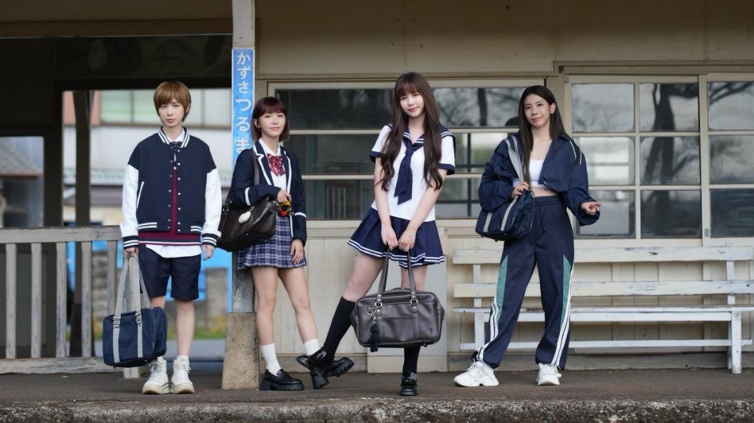 「怪物星人」對於穿上學生制服各有不同想法。(圖/相映音樂提供)