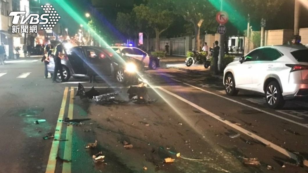 司法面前栽了!拒檢跑給警追 男「苗栗地院」前自撞遭逮