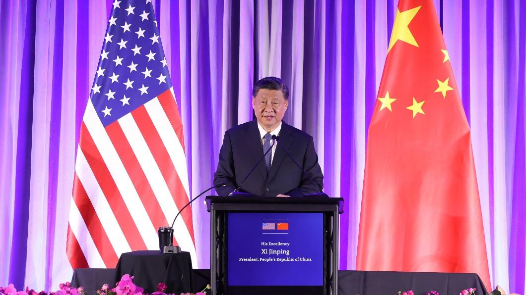 習近平出席歡迎晚宴發表談話,美國多位商界人士也在座。(圖/翻攝自華春瑩推特)