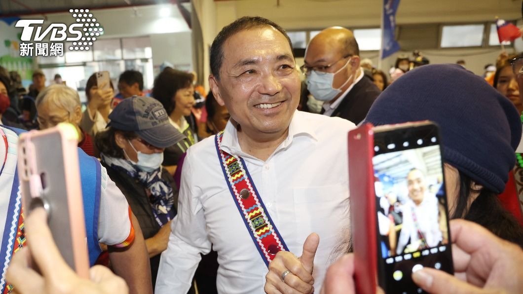 柯揪拜訪郭董 侯稱與郭「保持聯繫」:我們會永遠站在一起