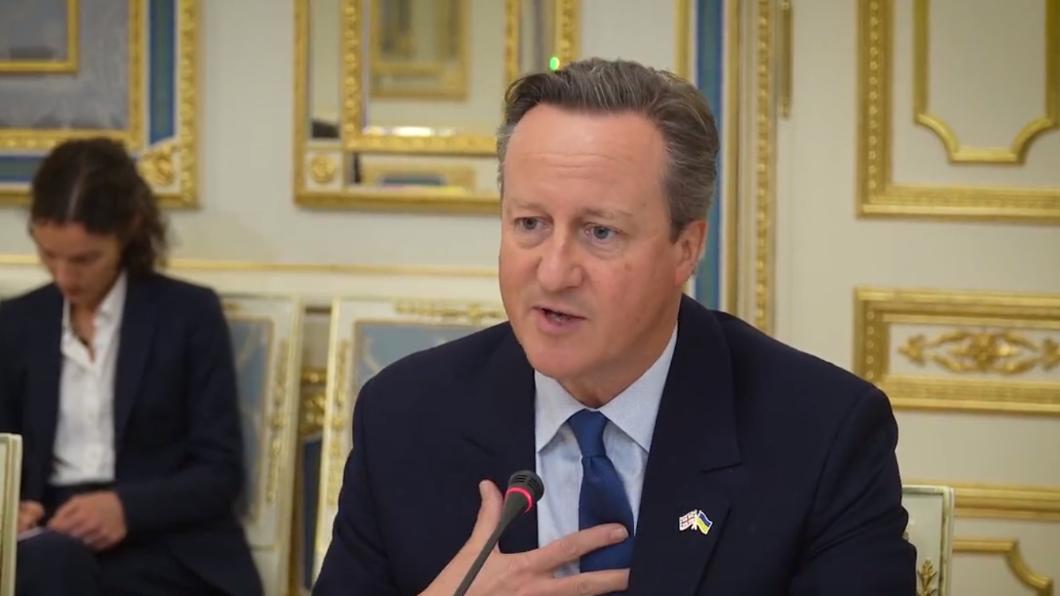 英國前任首相、同時也是新任外交大臣卡麥隆就職後首次出訪外國。（圖／翻攝自澤倫斯基推特）