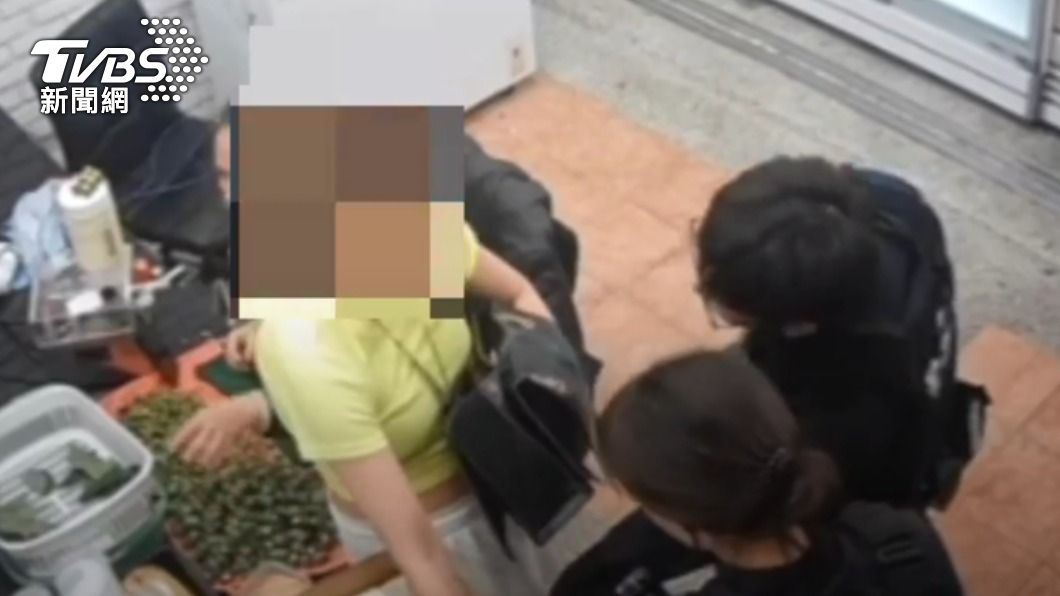 警處理情侶爭吵變緝毒!女見警來心虛躲藏 包包竟有毒品和槍
