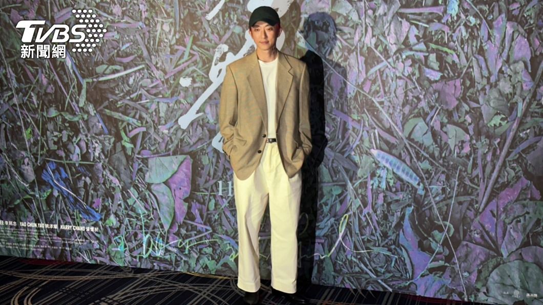 野生懷秋頂紅頭髮戴綠帽現身 竟是為「聖誕節」?真相曝光
