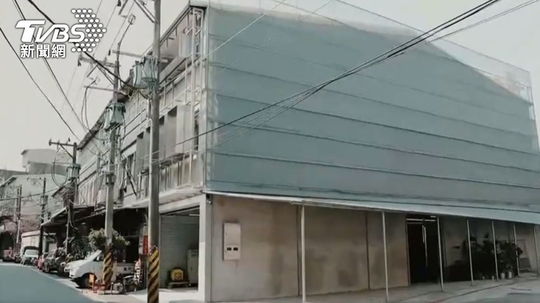 老工廠結合藝術! 開箱「透明電梯」還能聲控
