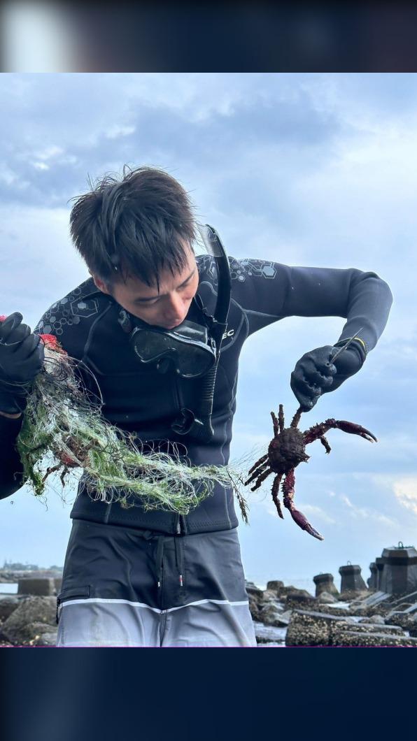 武裝雙棘蟹以高雄西子灣的數量最多。(圖/翻攝)