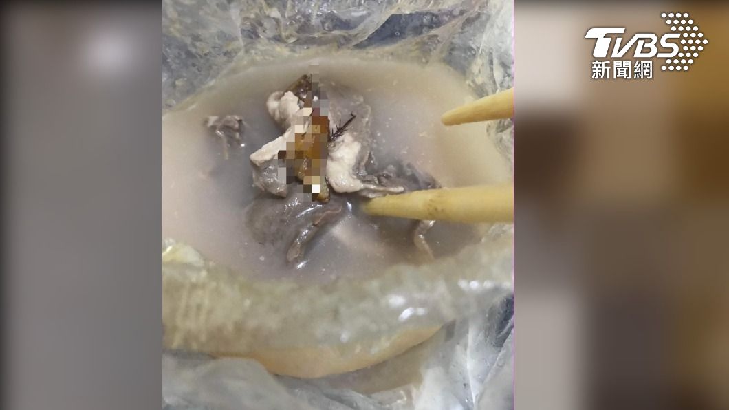 撈看份量夾到蟑螂腳