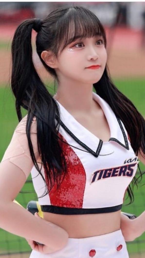網友說邊嘏燏美貌榮登超頂顏值。(圖/翻攝自yuling34 IG)