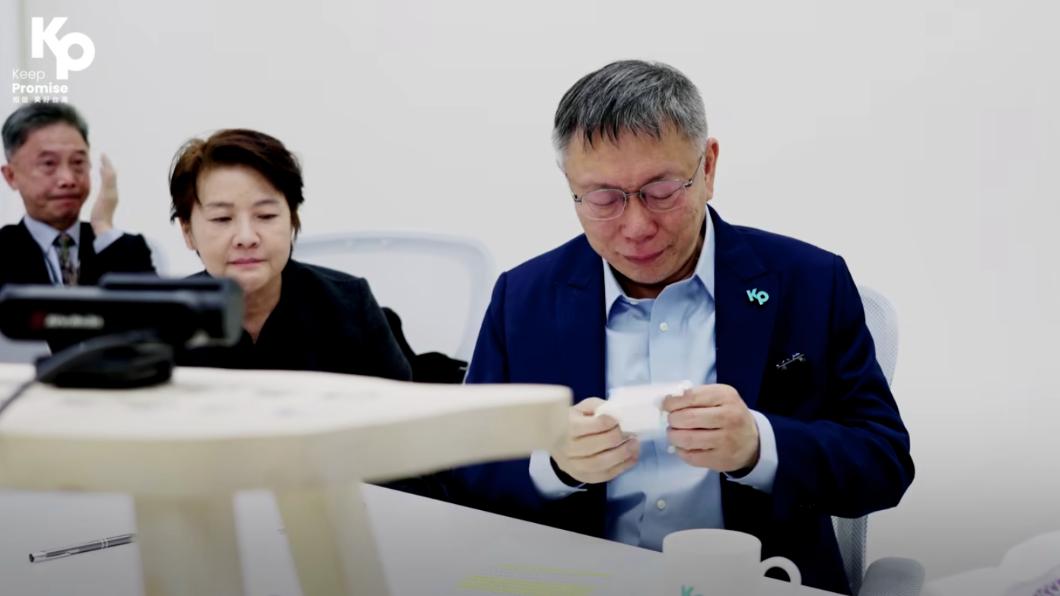 民眾黨主席柯文哲落淚。(圖/柯文哲臉書)