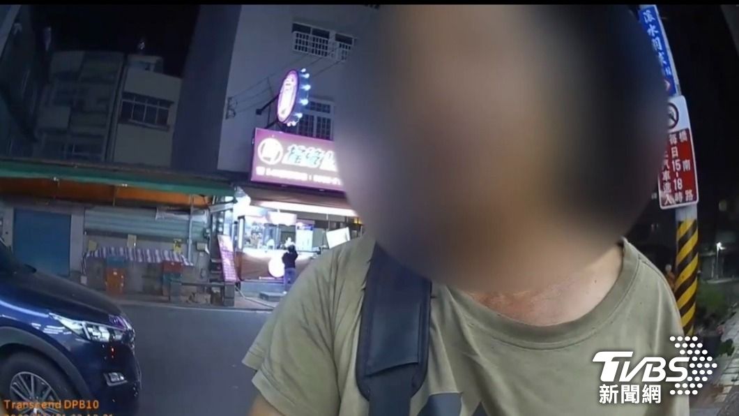 主辦人劉男被警方查驗身分時發現自己竟是通緝犯身分。(圖/TVBS)