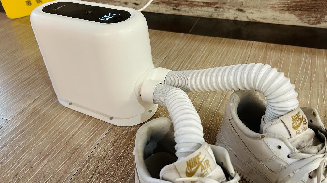 多數民眾家中都有使用除濕機，部分機種可搭配Y型烘鞋配件。（圖／486提供）
