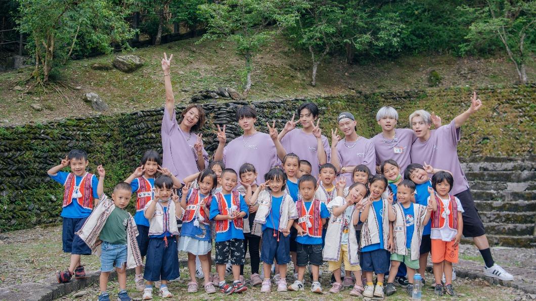 Ozone到宜蘭寒溪部落的幼兒園，體驗當一日孩子王。（圖／寬想國際娛樂提供）