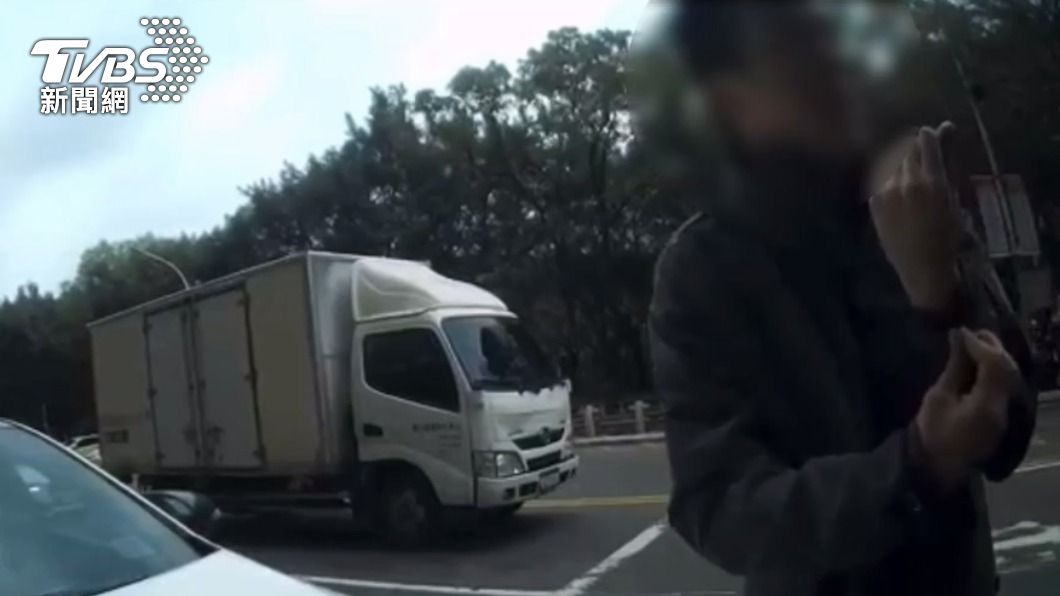 水摻FM2還寫「佛茶」 新北男駕駛遭逮辯:媽媽說保平安