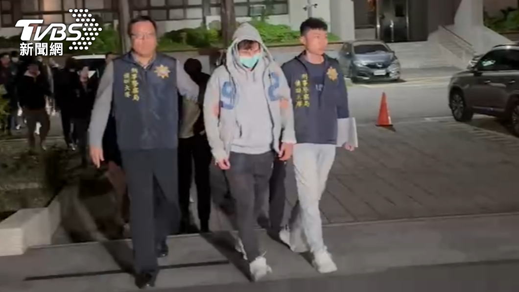 柯旻豪成為首位遭收押禁見被告。(圖/TVBS)