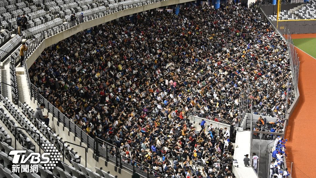 約有1萬3000人進場。(圖/胡瑞麒攝)