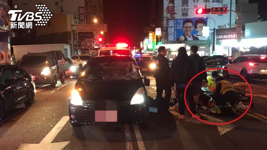 行車地獄?台中路人闖紅燈被車撞飛 頭部傷重住院治療中