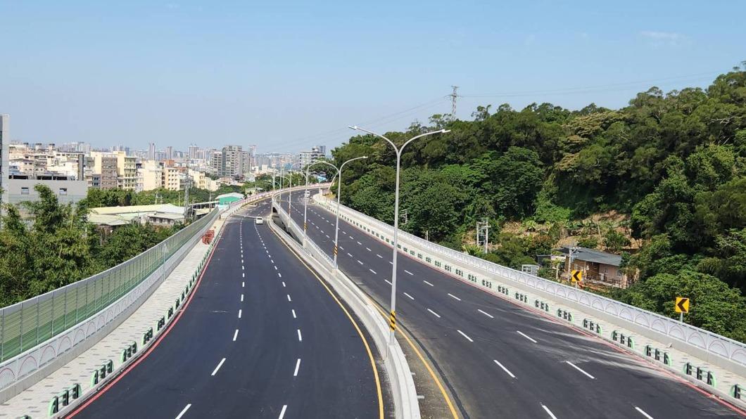 解決竹科塞車惡夢！新竹高鐵橋下道路完工　預計明年開車