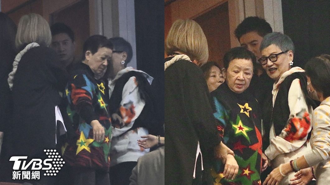 吳奇隆(左圖後中)現身包廂,和姜育恆姊姊姜育花、張小燕等人寒暄。(圖/張哲鳴攝)