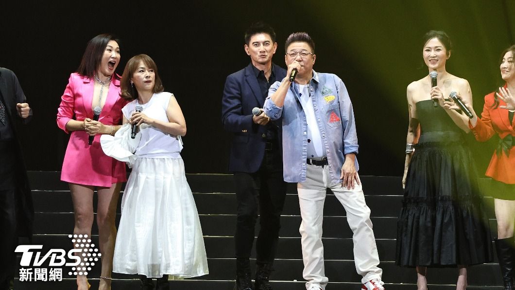 姚黛瑋(左一)先前出席姜育恆「人生的路」演唱會。(圖/張哲鳴攝)
