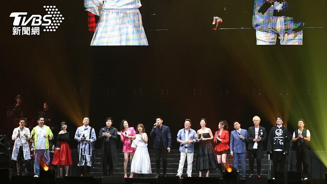 宋少卿(右四)一開口就被嗆酒駕,讓他一度有些尷尬。(圖/張哲鳴攝)