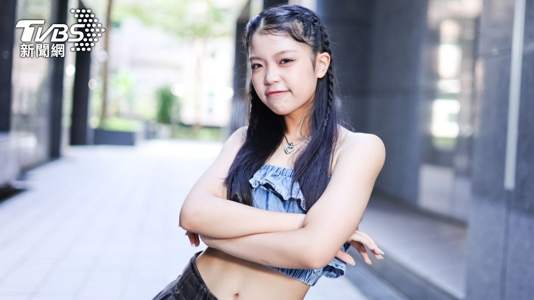 即使個性成熟,丞妘依然有著14歲少女的鬼靈精怪。(圖/趙世平攝)