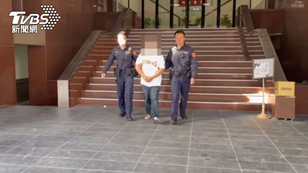 蕭姓通緝犯被警方移送法辦。（圖／TVBS）