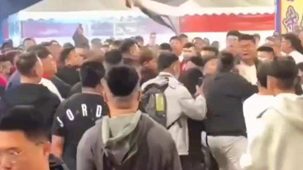 台南大內的廟會在活動過程中爆發了劇烈衝突。(圖/翻攝自社會時事影音)