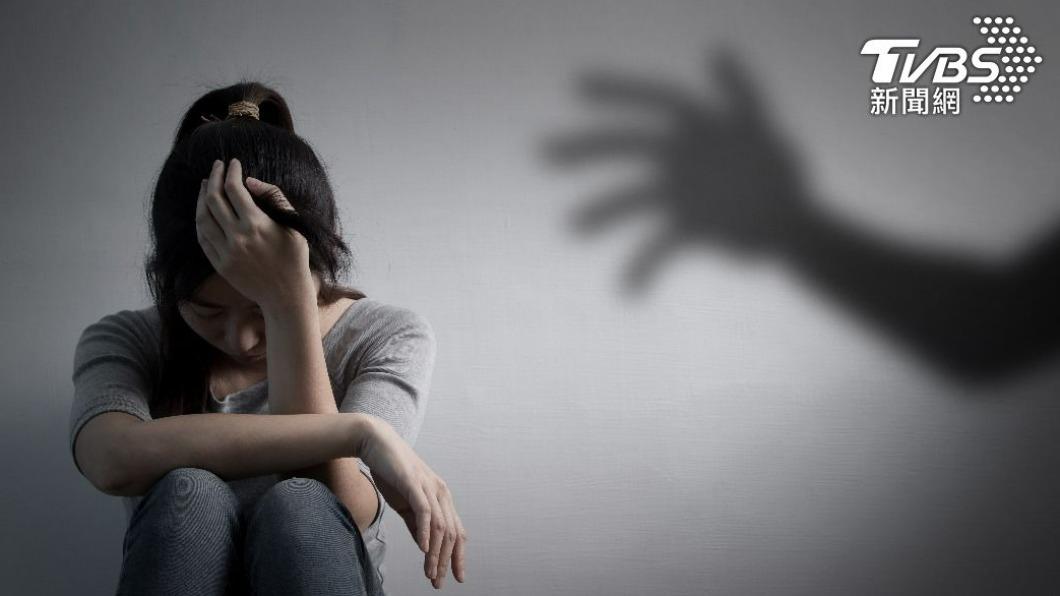 恐怖情人!新竹女暴怒「持充電線勒脖」 還掌摑伴侶慘了