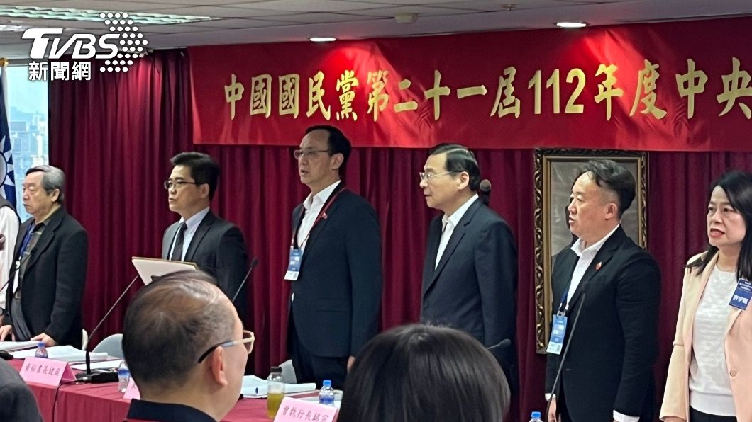 國民黨主席朱立倫(中)。(圖/黃韋銓攝)