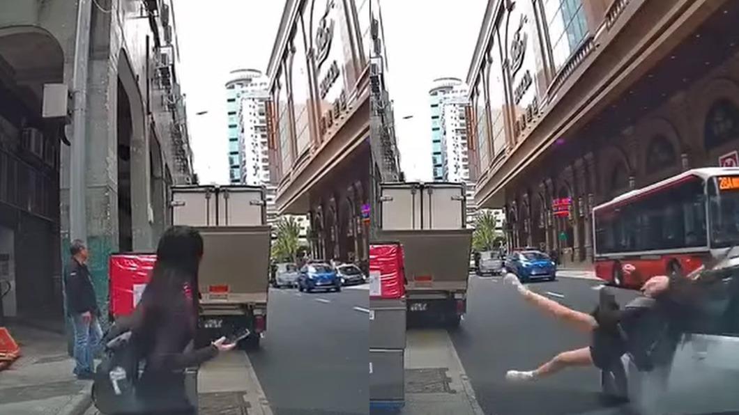 過馬路「只看一邊」被撞飛!短裙妹轉圈重摔 驚悚30秒瘋傳