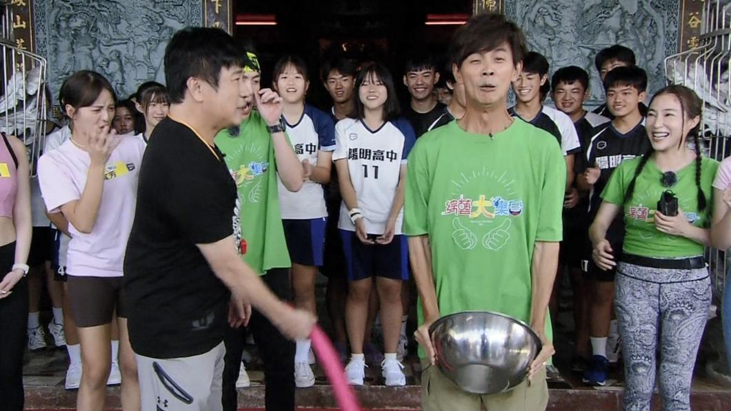 胡瓜攻擊阿翔。(圖/民視提供)