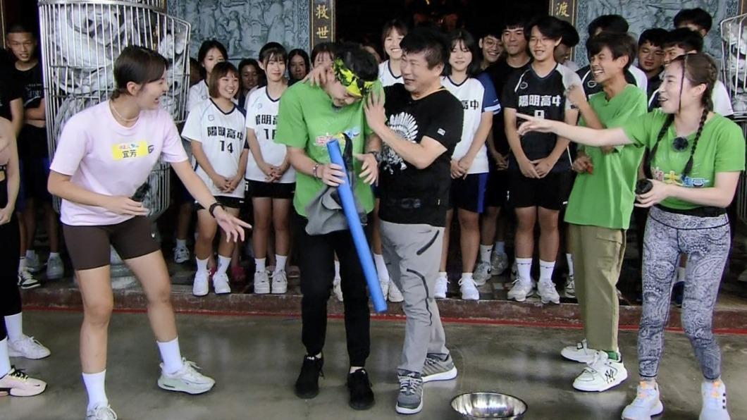 胡瓜對郭忠祐大吼。(圖/民視提供)