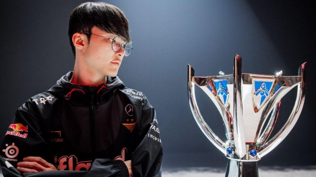 LOL／王者歸來！T1睽違7年再登基　Faker「4冠入袋」續寫傳奇