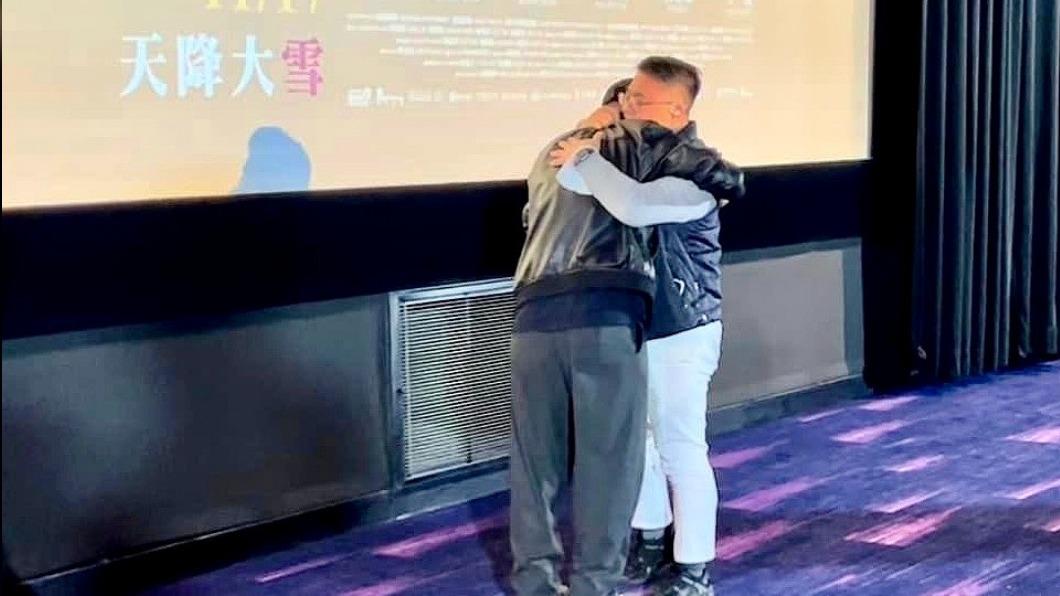 大馬「513慘劇」經歷者突現身 與導演抱頭痛哭:解開謎團
