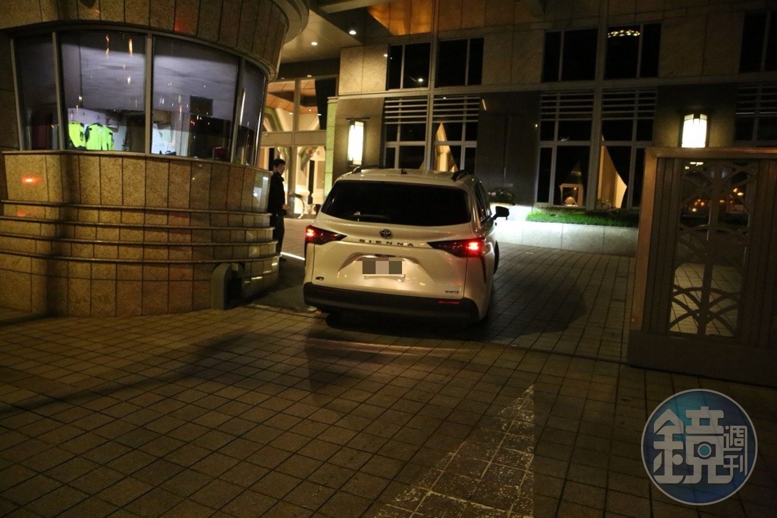 才喊「總統候選人身分戰到底」 柯文哲夜會郭台銘全被拍