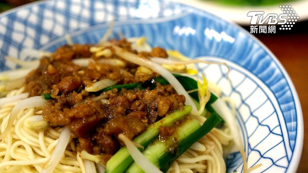 陽春麵漲到「這價格」!過來人淚憶:當年10元免費加湯