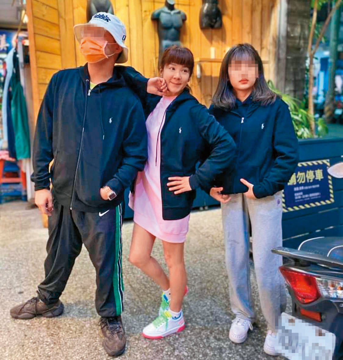 陸元琪(中)跟兒女的感情很好,3人時常在社交網站曬日常。(圖/翻攝自臉書)