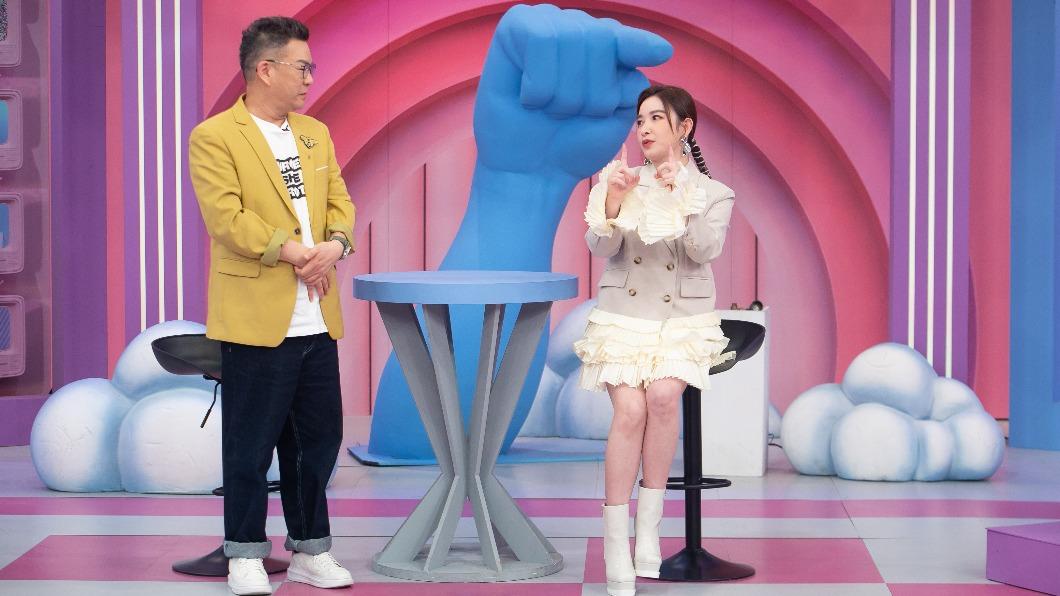 許維恩（右）跟沈玉琳分享求子路的艱辛。（圖／東森超視提供）