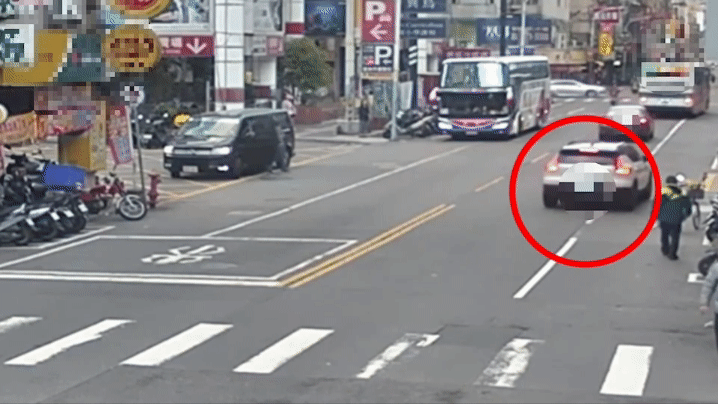 車禍發生過程。(圖/TVBS)